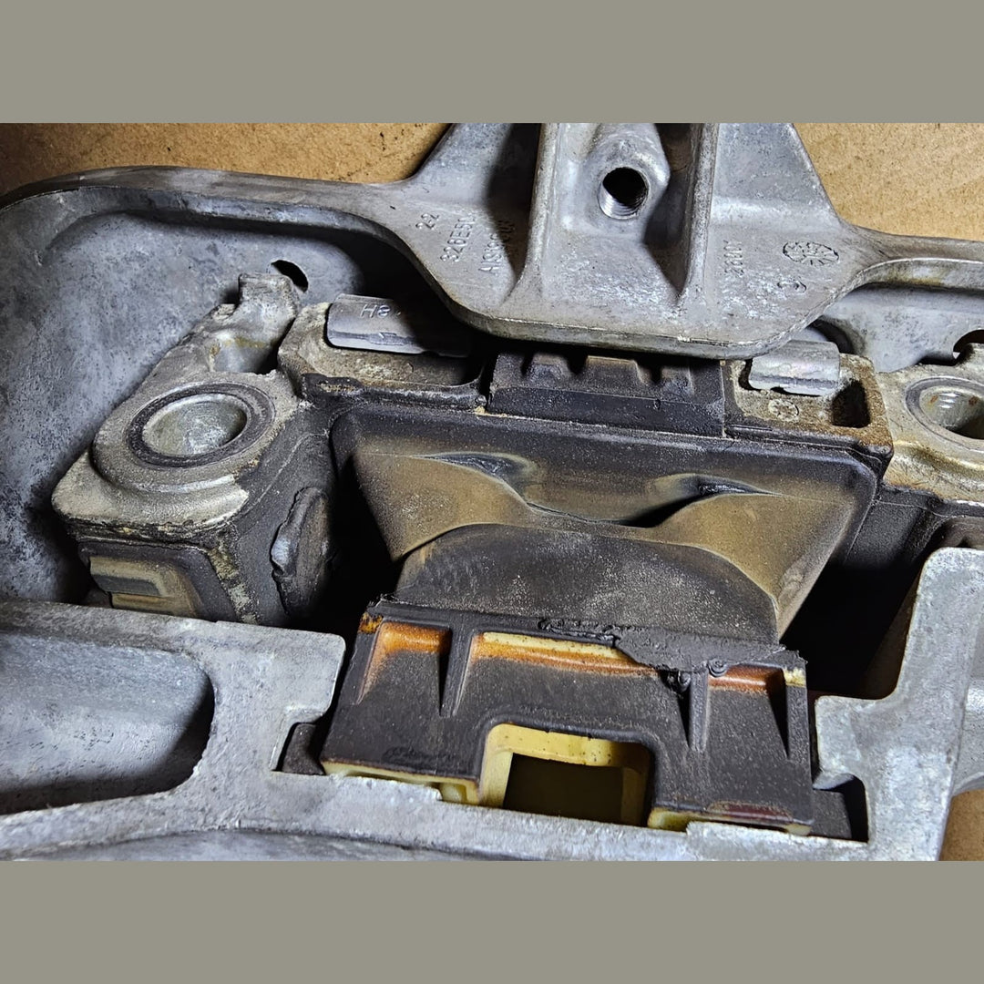 "Mercedes-Benz Right Engine Motor Mount A2462402517 for M270 and M133 Engines