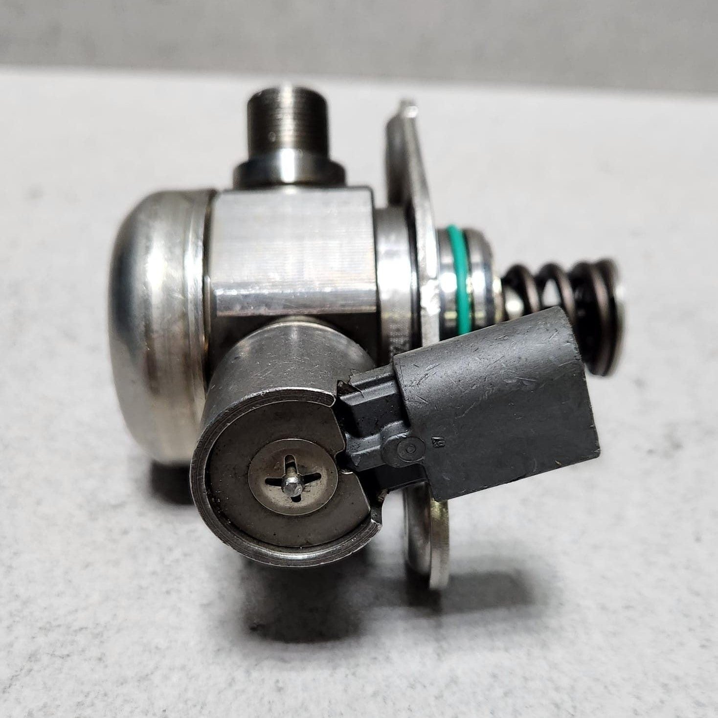 2012-2016 Mercedes-Benz C300 High Pressure Fuel Pump A2760700601 C E S Class 