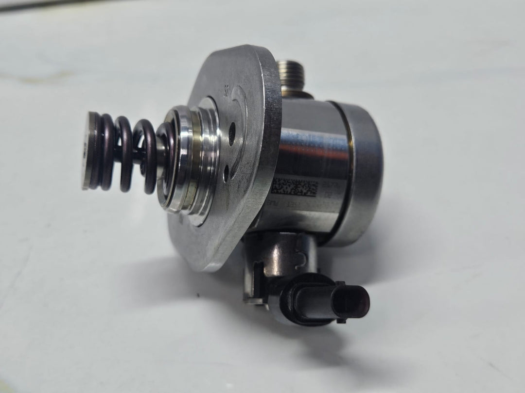 2020 BMW 750i xDrive G14 N63 High Pressure Fuel Pump 8648177 OEM