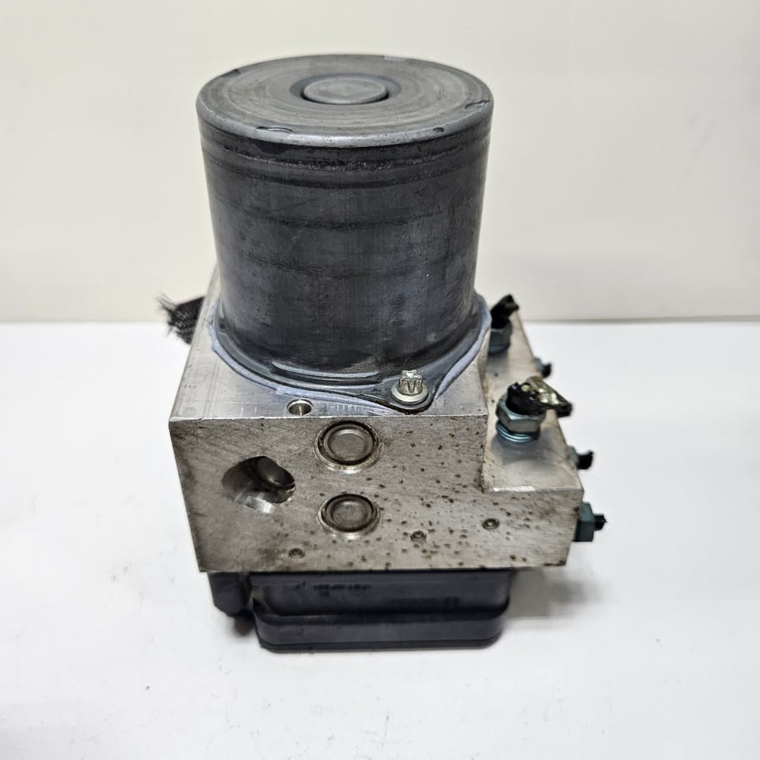 2015 BMW 5-6 Series F10 F11 F06 528i ABS Pump Control Module 6868335 USED