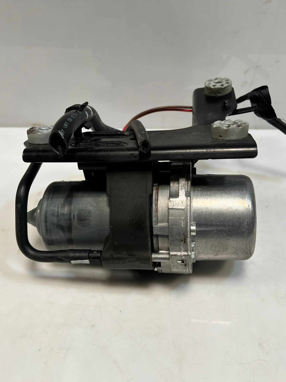2018-2023 BMW 530e 3' G30 G20 XDRIVE 2.0L Brake Vacuum Pump 6880628 OEM