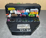 Bild in die Galerieansicht laden, 10-16 Mercedes-Benz W212 W204 Front SAM Module Relay Fuse Box A212 9009908 OEM