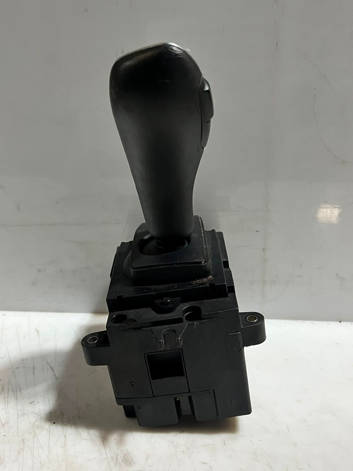 2011 BMW 550i, 5 Series F10/F11 7' Automatic Gear Selector Shifter 9218101 OEM