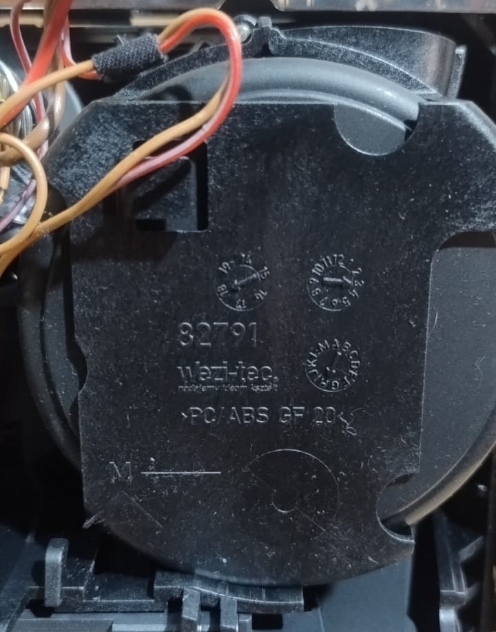 BMW G11 G12 7 SERIES CENTER CONSOLE CUP HOLDER P/N 9302629