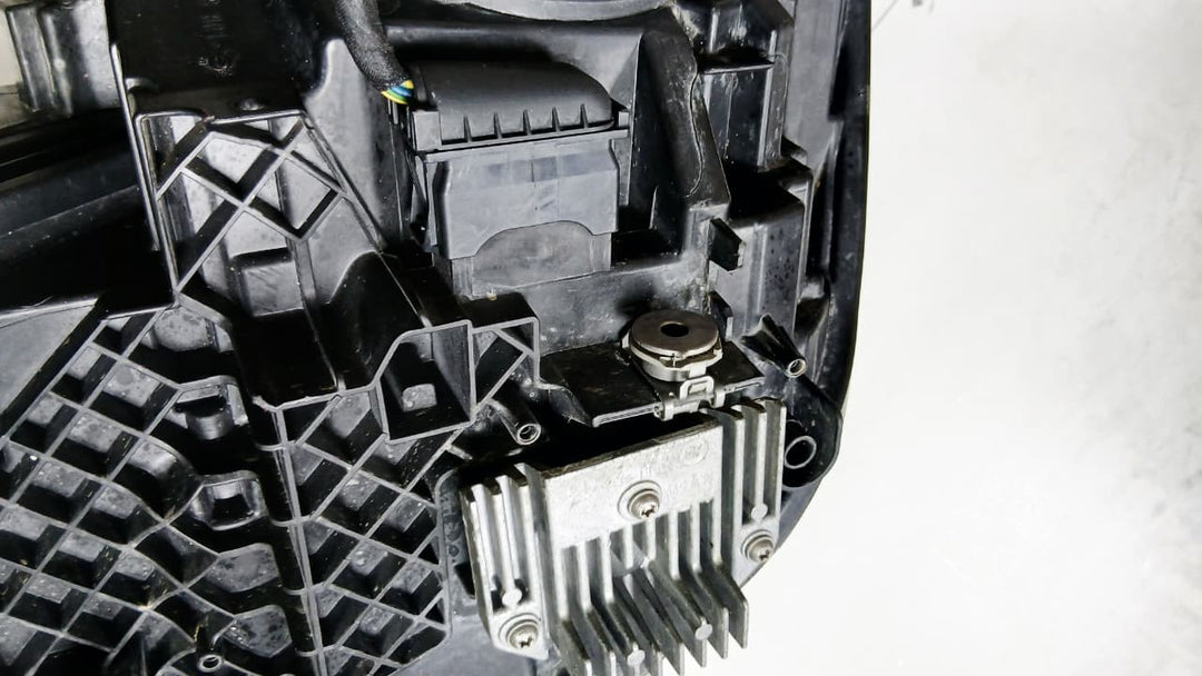 GENUINE OEM Hella BMW 1 'S F20 F21 Xenon Headlight Right Side 2011-15 7229688