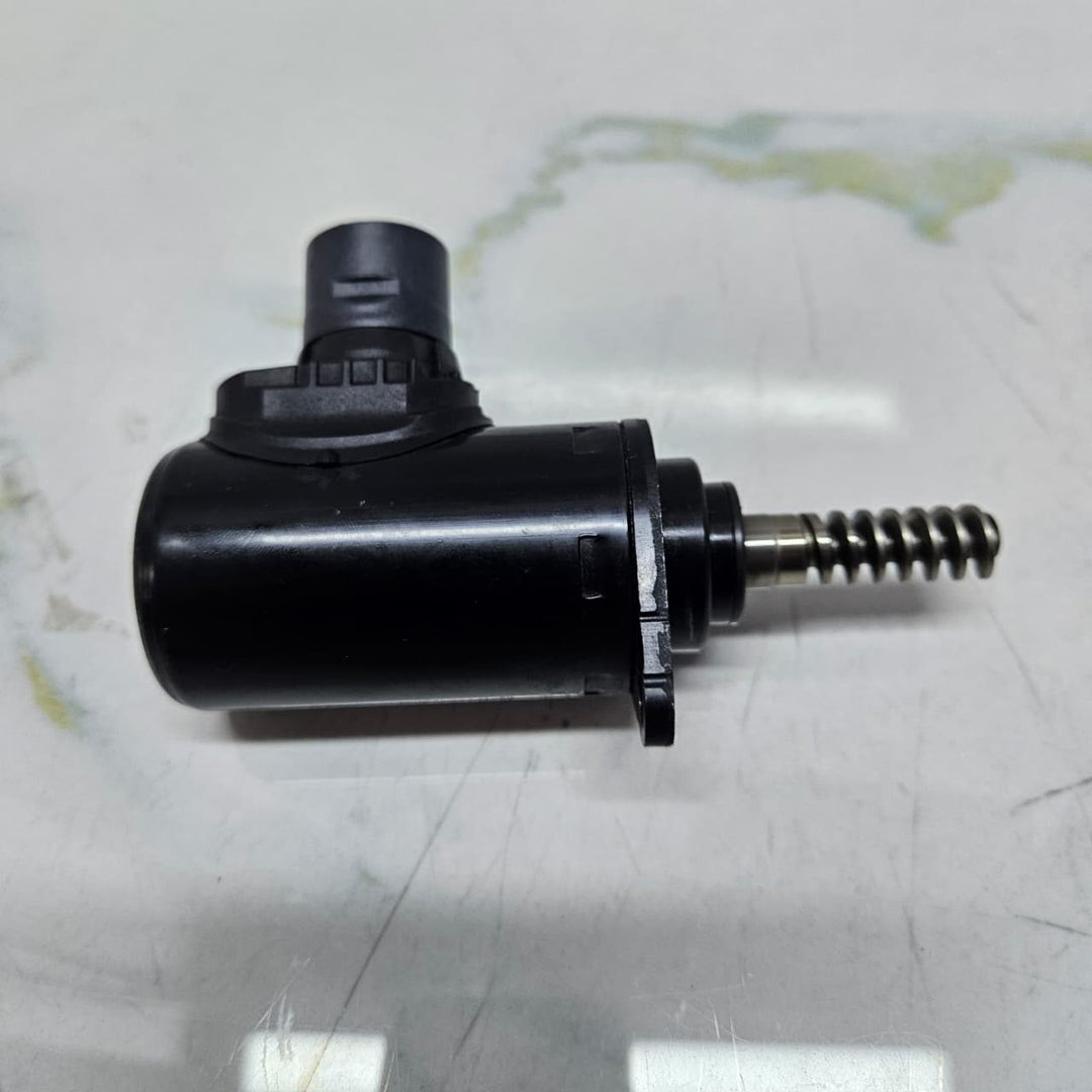 2017-2019 BMW 430i F22, F23, F40, F45, F52 Eccentric Shaft Actuator 8652738 USED