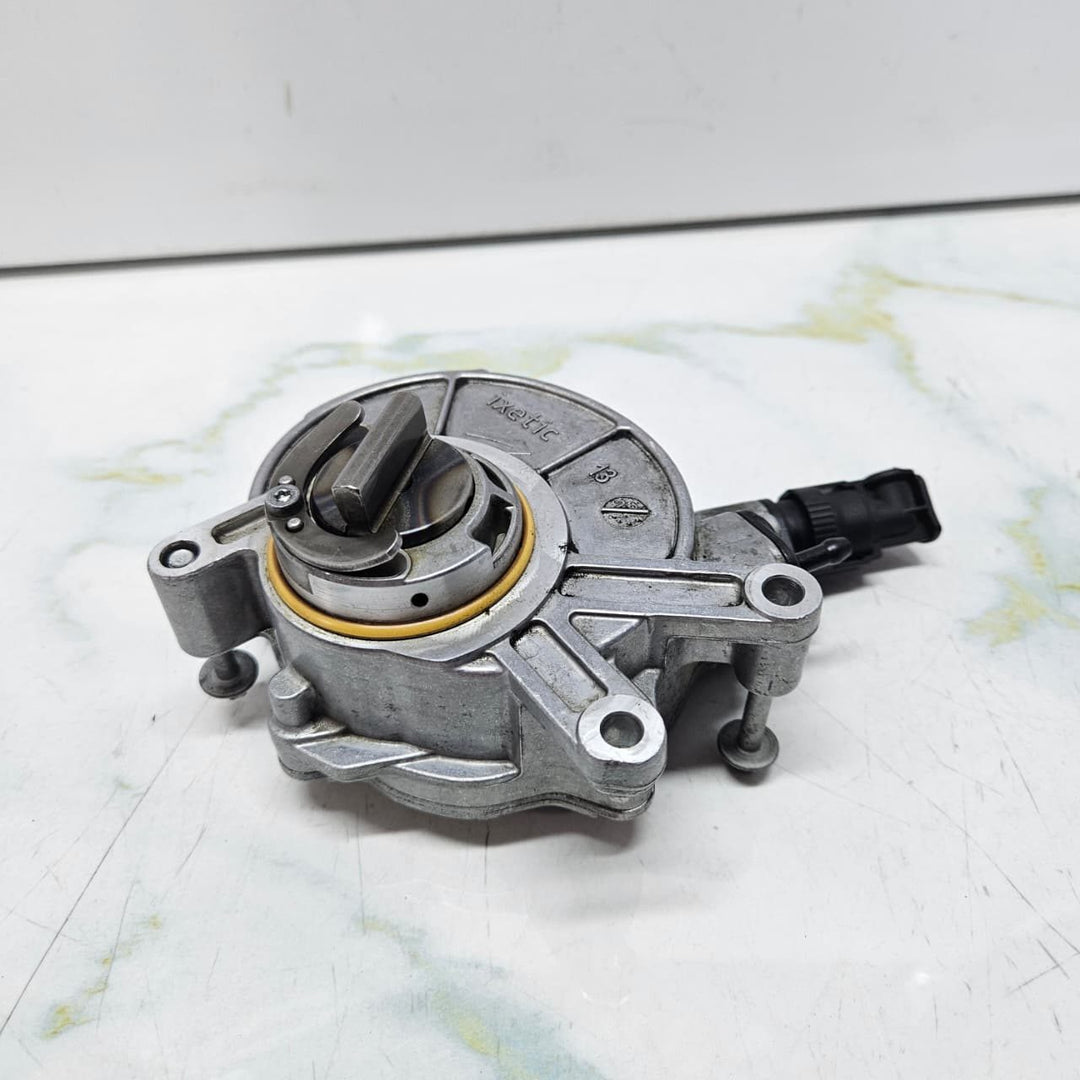 2011-2017 BMW F01, F06, F07, F10,550i GT xDrive Vacuum Pump 8605976 5 6 7 SERIES