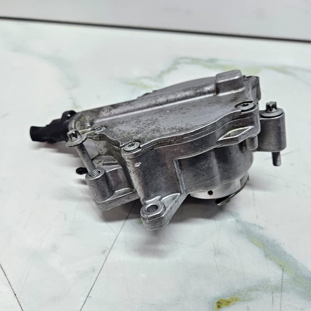 2011-2017 BMW F01, F06, F07, F10,550i GT xDrive Vacuum Pump 8605976 5 6 7 SERIES