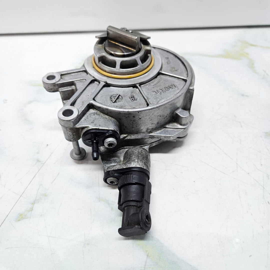 2011-2017 BMW F01, F06, F07, F10,550i GT xDrive Vacuum Pump 8605976 5 6 7 SERIES