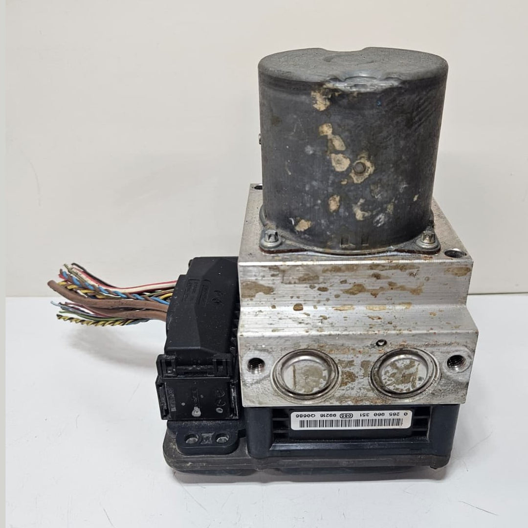 2007-2013 BMW X5 X6 E70 E71 ABS DSc Pump Control Unit 6795778 USED