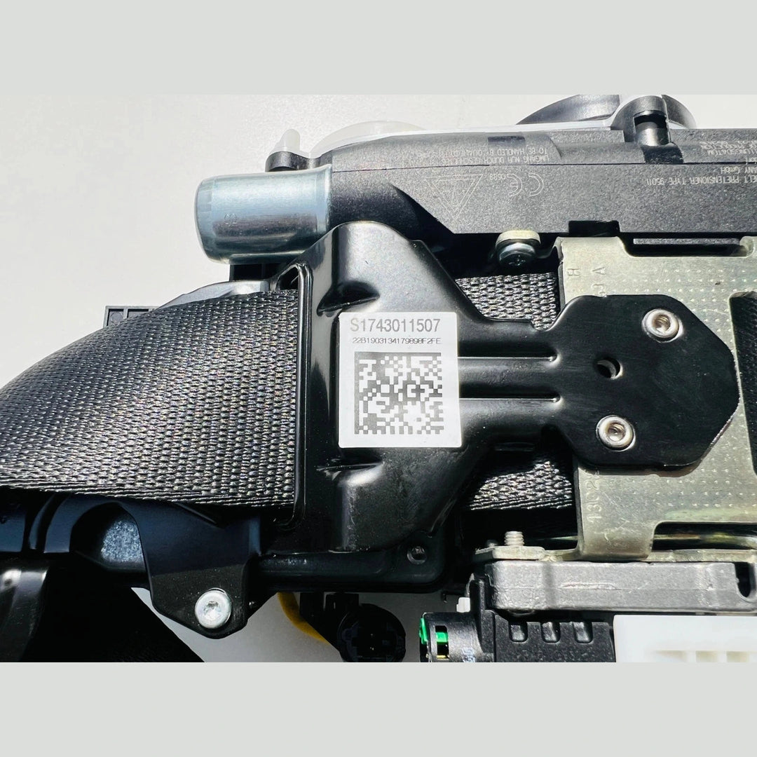 BMW Seat Belt G30/ G31/G32/F90/G38 Left side New 7430115