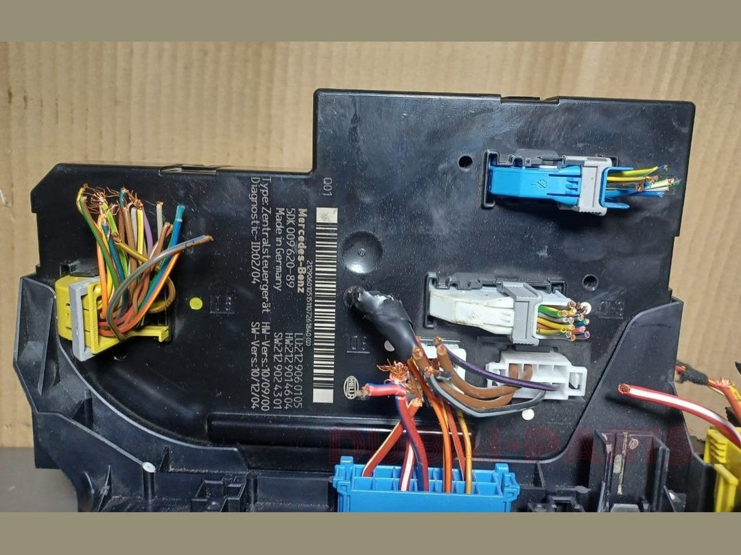2010-2016 Mercedes-Benz W212 E350 E550 Rear Fuse Relay Box SAM Assembly A212 9000105 OEM