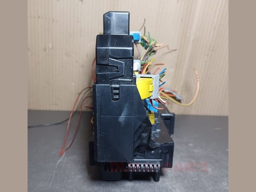 2012-2014 Mercedes-Benz W204 C250 C300 C350 Rear SAM Relay Fuse Box Assembly A204 9005601 OEM
