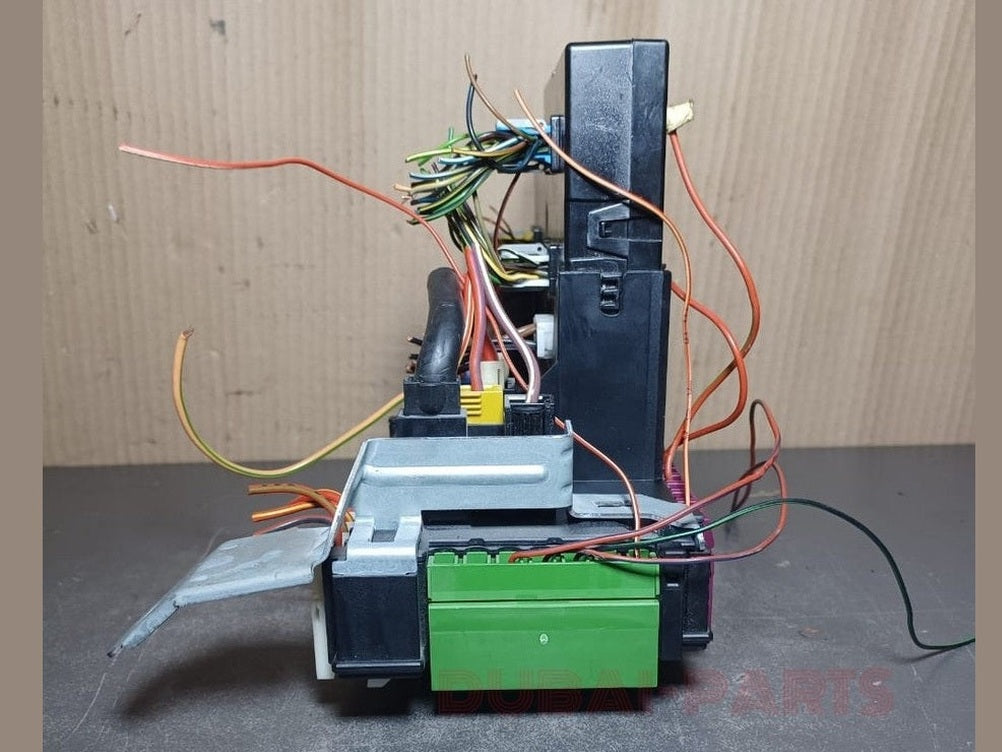 2012-2014 Mercedes-Benz W204 C250 C300 C350 Rear SAM Relay Fuse Box Assembly A204 9005601 OEM