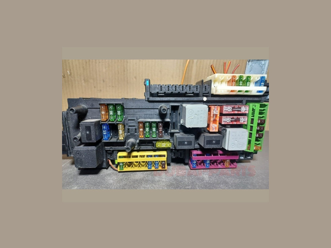 2012-2014 Mercedes-Benz W204 C250 C300 C350 Rear SAM Relay Fuse Box Assembly A204 9005601 OEM