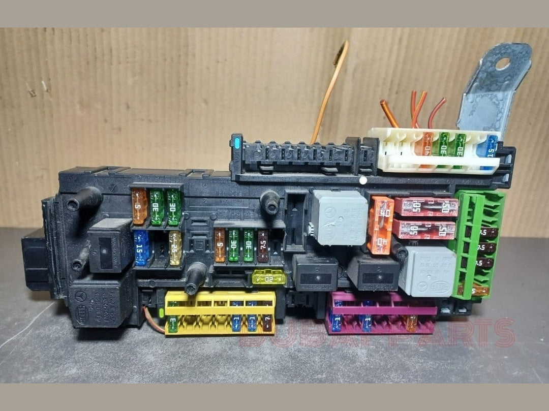 2012-2014 Mercedes-Benz W204 C250 C300 C350 Rear SAM Relay Fuse Box Assembly A204 9005601 OEM