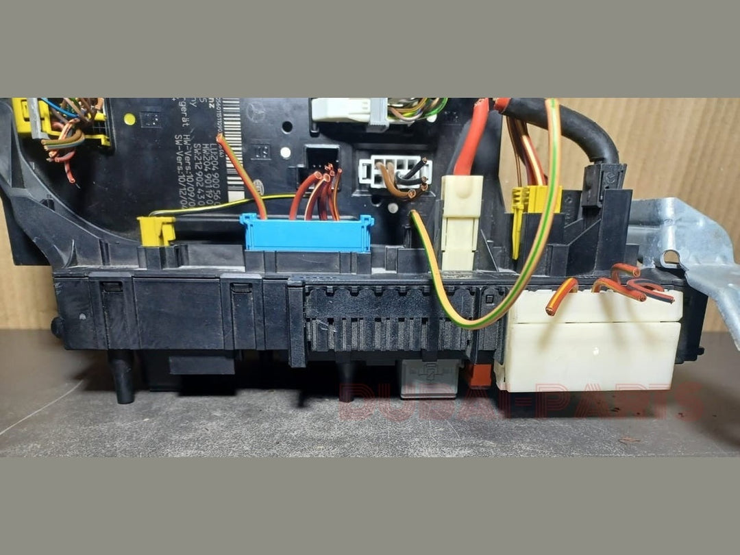 2012-2014 Mercedes-Benz W204 C250 C300 C350 Rear SAM Relay Fuse Box Assembly A204 9005601 OEM