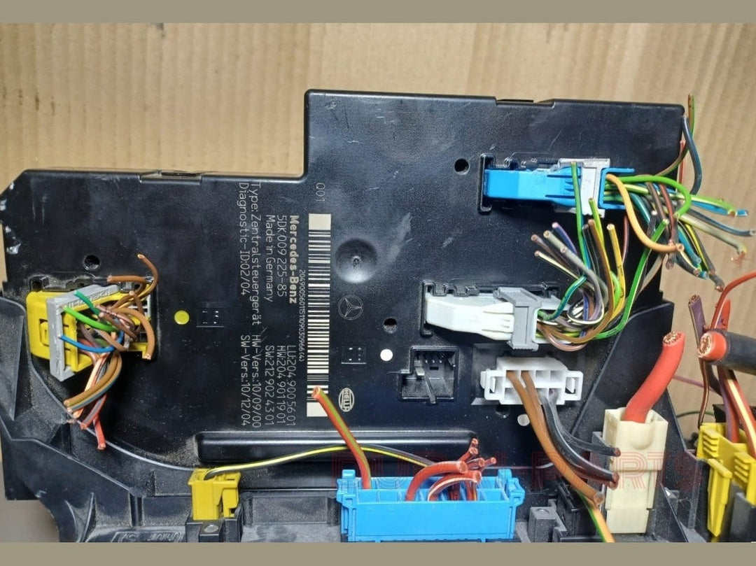 2012-2014 Mercedes-Benz W204 C250 C300 C350 Rear SAM Relay Fuse Box Assembly A204 9005601 OEM