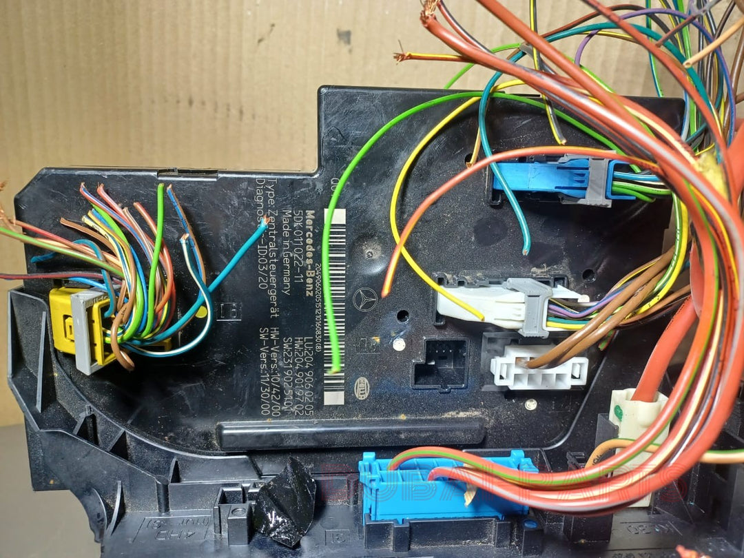 2010-2014 Mercedes-Benz C-Class W204 C250 C300 C350 Rear SAM Module Relay Fuse Box Assembly A204 9060205 OEM