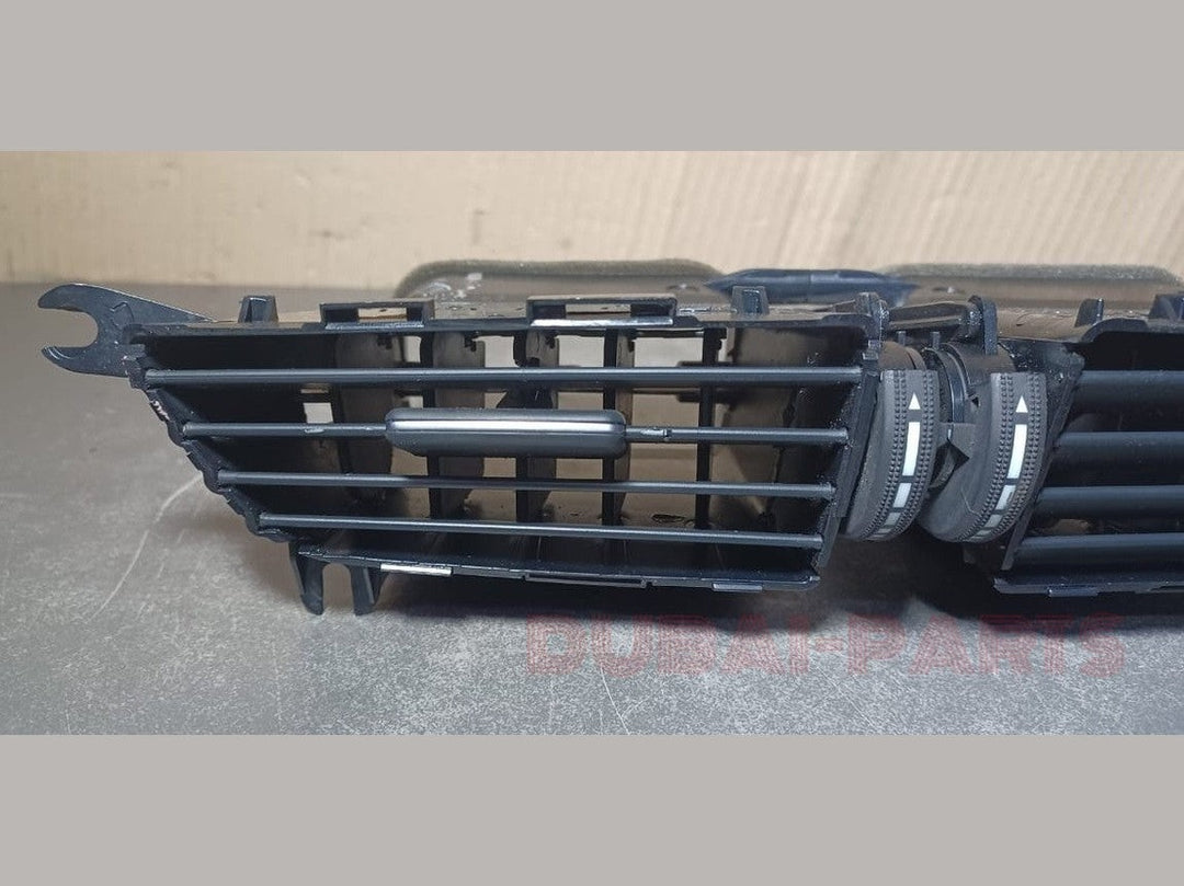 2012-2014 Mercedes-Benz C-Class W204 C300 C350 Front Center Dash Air Vent AC A/C Heater Trim A204 8306054