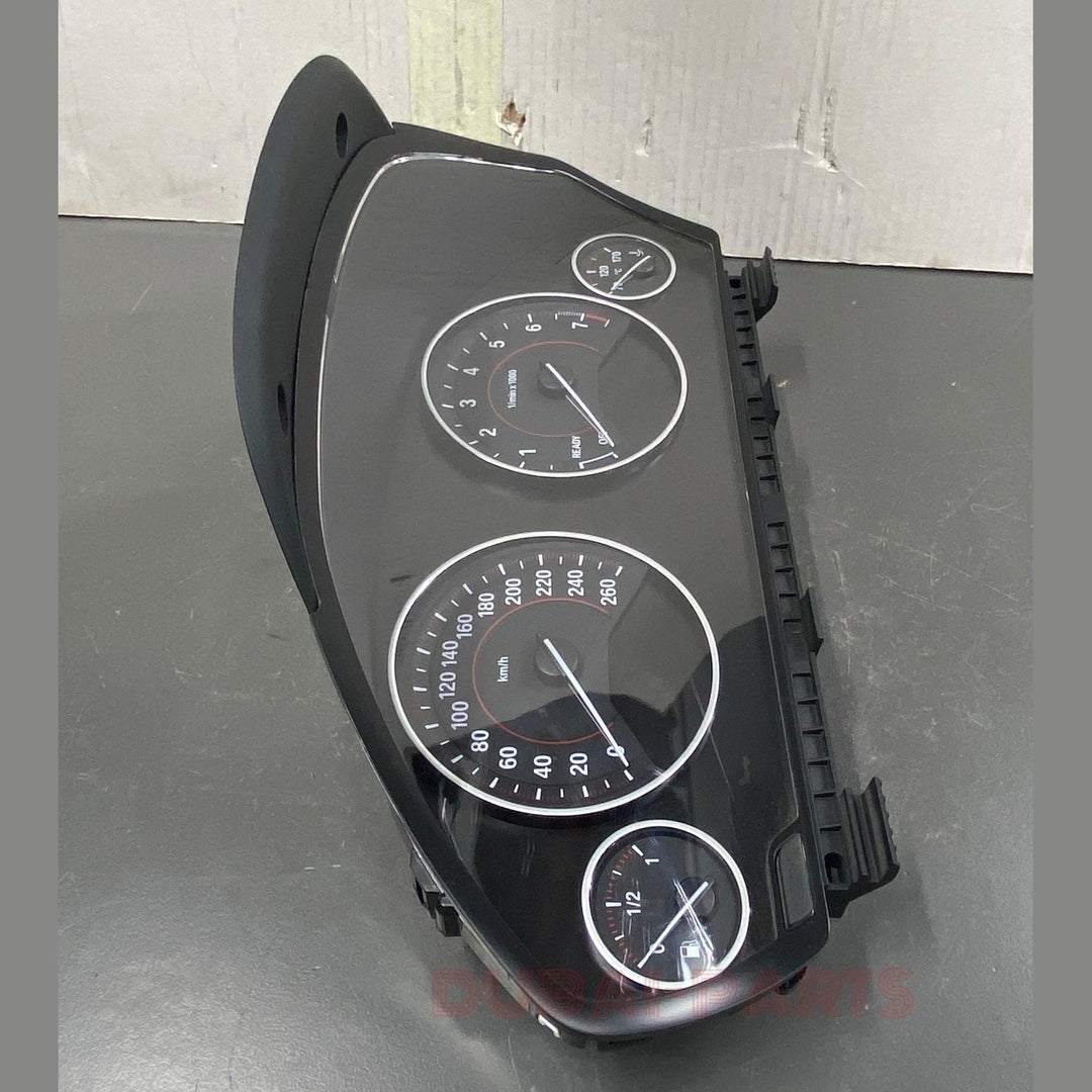 عداد سرعة/لوحة عدادات سيارة BMW 3 F30 موديل 2012 (بنزين) - رقم القطعة 9382103 (مستعمل)