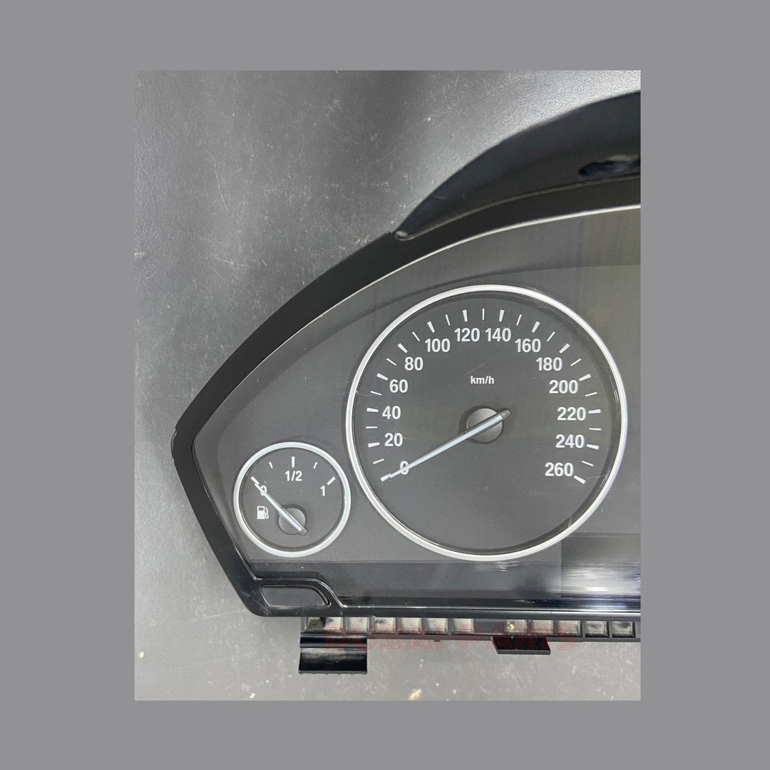 لوحة عدادات أصلية من BMW F30 F31 F34 F32 F33 F36 KMH 9325590 مستعملة