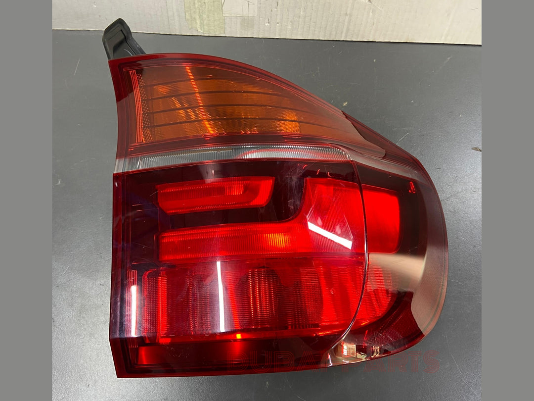 OEM BMW X5 E70 Xdrive30d M Sport 2012 Rear Tail Light Right Side 7227790 USED ITEM