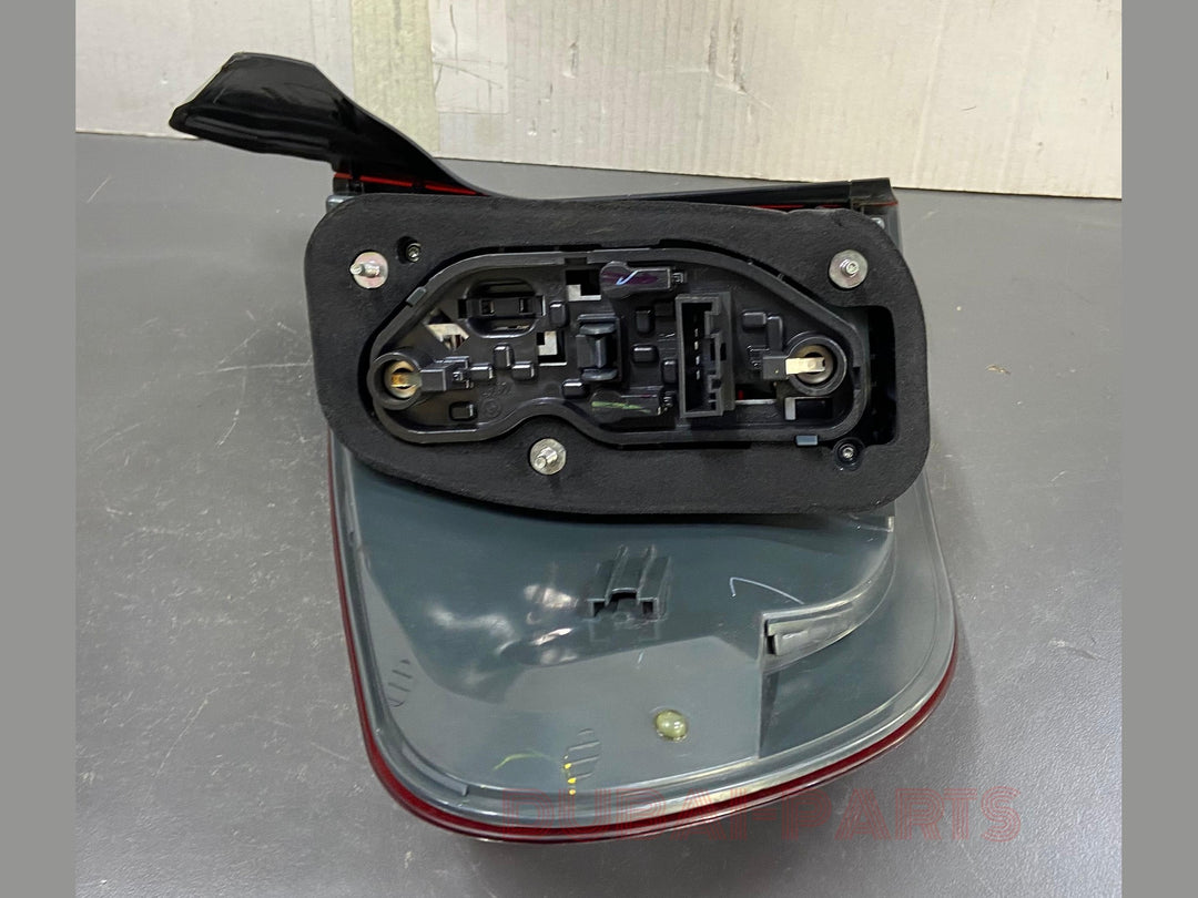 OEM BMW X5 E70 Xdrive30d M Sport 2012 Rear Tail Light Right Side 7227790 USED ITEM