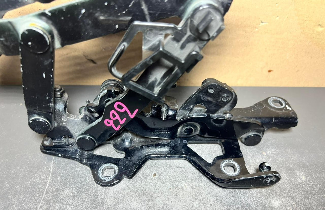 2015-2020 Mercedes-Benz S-Class W222 Front Right Side Bonnet Hinge A222 8800228