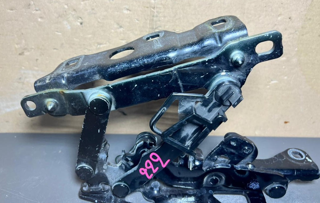 2015-2020 Mercedes-Benz S-Class W222 Front Right Side Bonnet Hinge A222 8800228