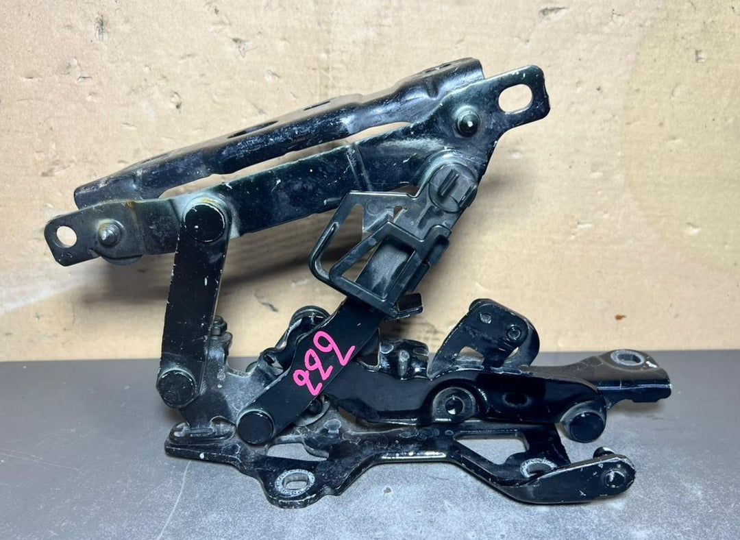 2015-2020 Mercedes-Benz S-Class W222 Front Right Side Bonnet Hinge A222 8800228