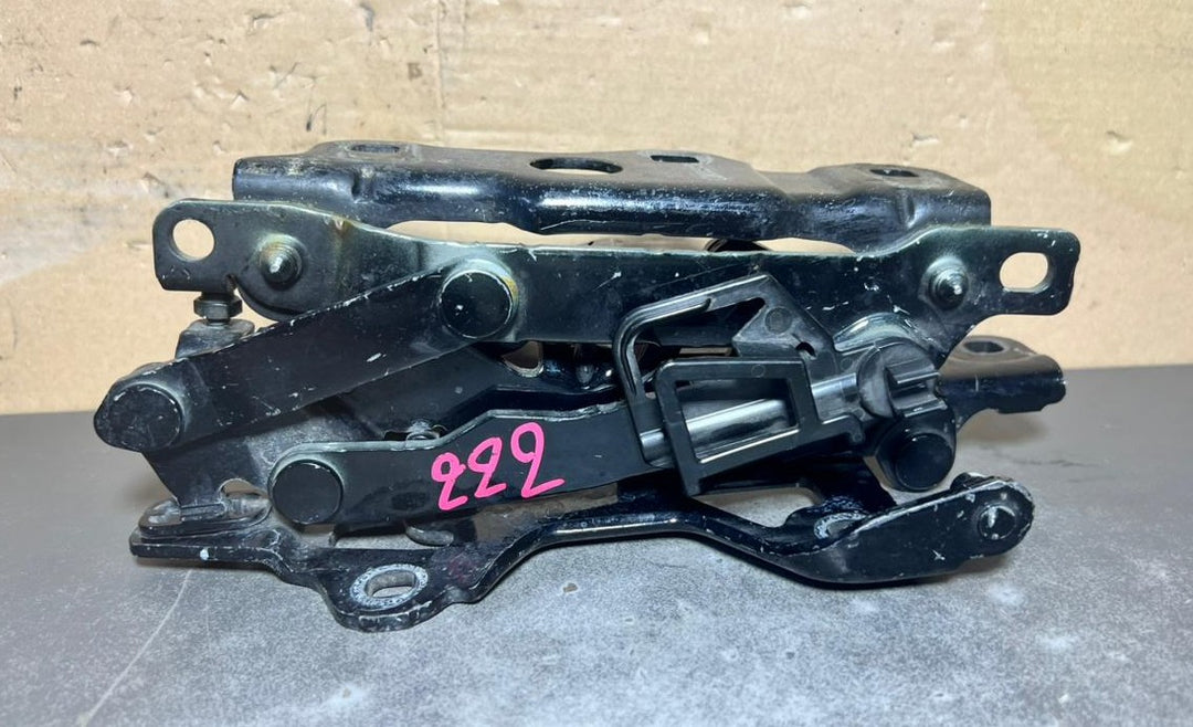 2015-2020 Mercedes-Benz S-Class W222 Front Right Side Bonnet Hinge A222 8800228