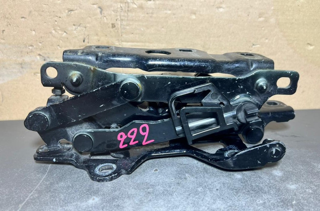 2015-2020 Mercedes-Benz S-Class W222 Front Right Side Bonnet Hinge A222 8800228