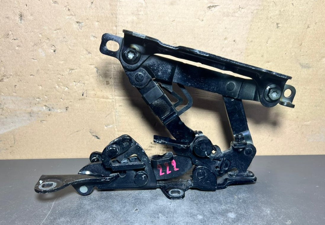 2015-2020 Mercedes-Benz S-Class W222 Front Right Side Bonnet Hinge A222 8800228