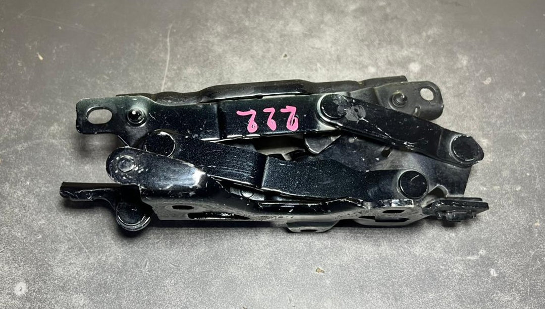 2015-2020 Mercedes-Benz S-Class W222 Front Left Side Bonnet Hinge A222 8800128