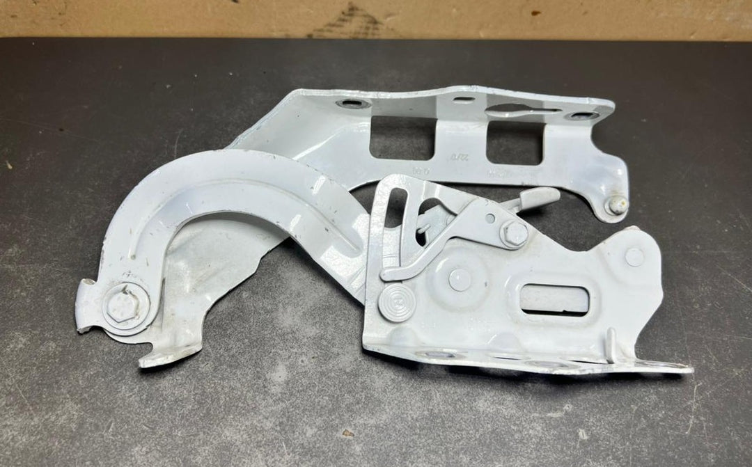 2015-2020 Mercedes-Benz C-Class W205 Front Right Side Bonnet Hinge A205 8800928