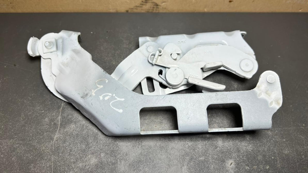 2015-2020 Mercedes-Benz C-Class W205 Front Right Side Bonnet Hinge A205 8800928