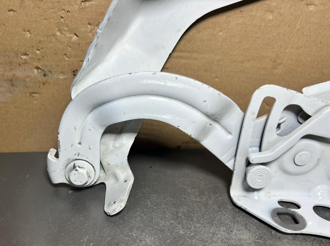 2015-2020 Mercedes-Benz C-Class W205 Front Right Side Bonnet Hinge A205 8800928