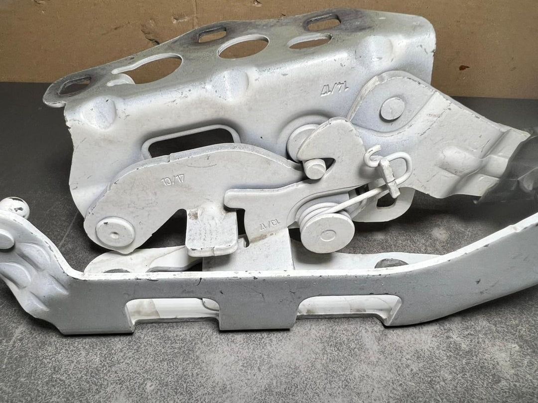 2015-2020 Mercedes-Benz C-Class W205 Front Left Side Bonnet Hinge A205 8800828