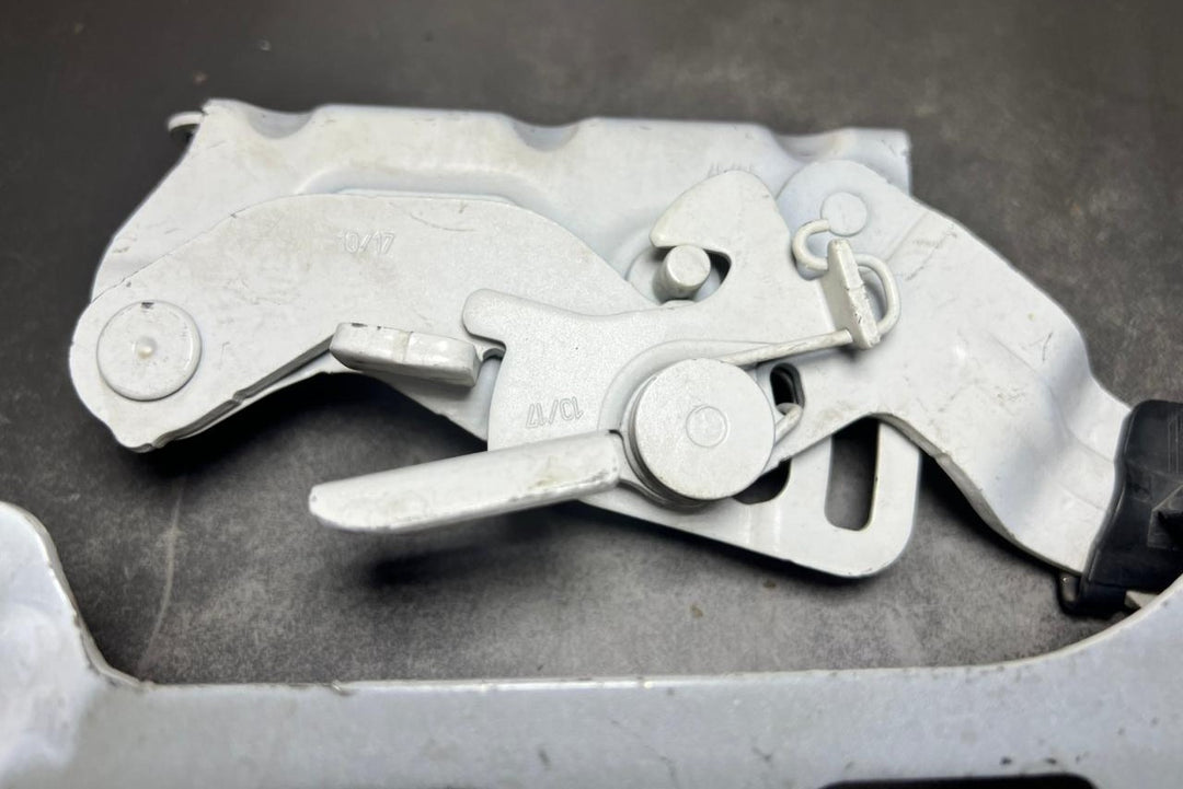 2015-2020 Mercedes-Benz C-Class W205 Front Left Side Bonnet Hinge A205 8800828