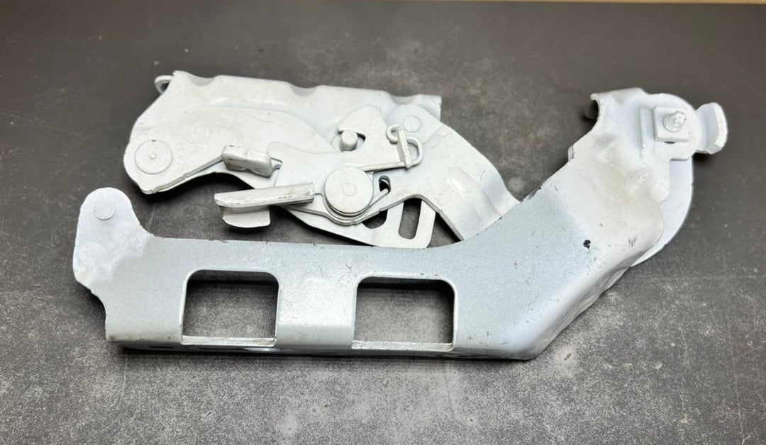 2015-2020 Mercedes-Benz C-Class W205 Front Left Side Bonnet Hinge A205 8800828