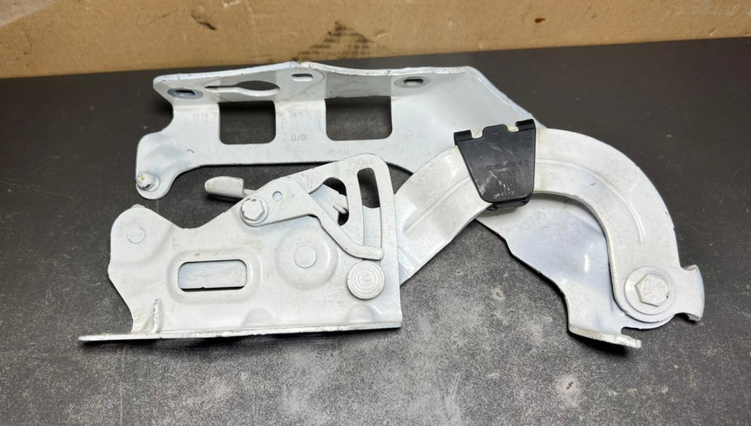 2015-2020 Mercedes-Benz C-Class W205 Front Left Side Bonnet Hinge A205 8800828