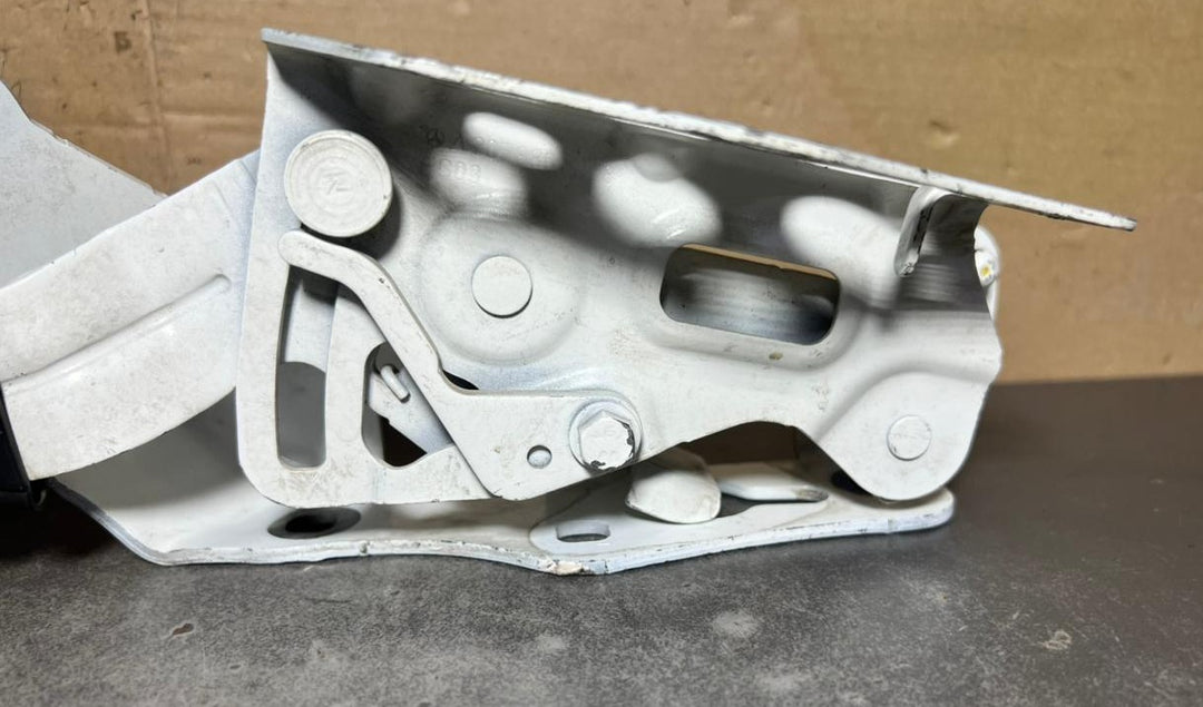 2015-2020 Mercedes-Benz C-Class W205 Front Left Side Bonnet Hinge A205 8800828