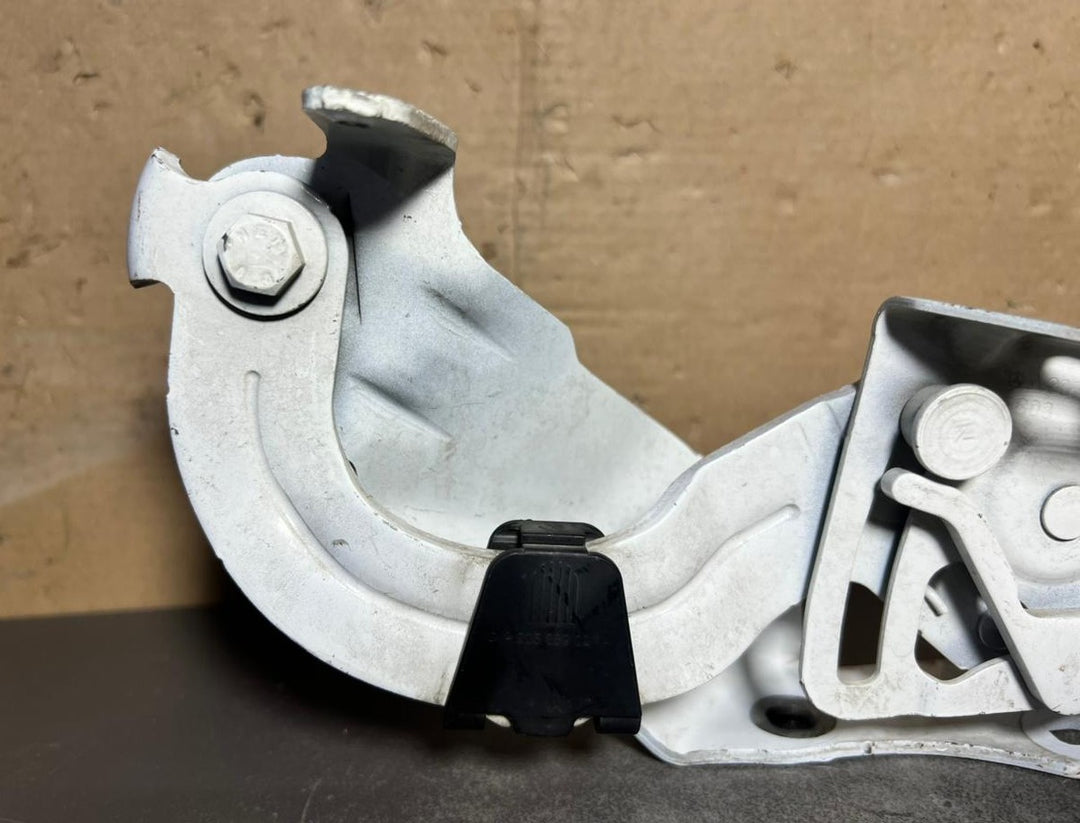 2015-2020 Mercedes-Benz C-Class W205 Front Left Side Bonnet Hinge A205 8800828