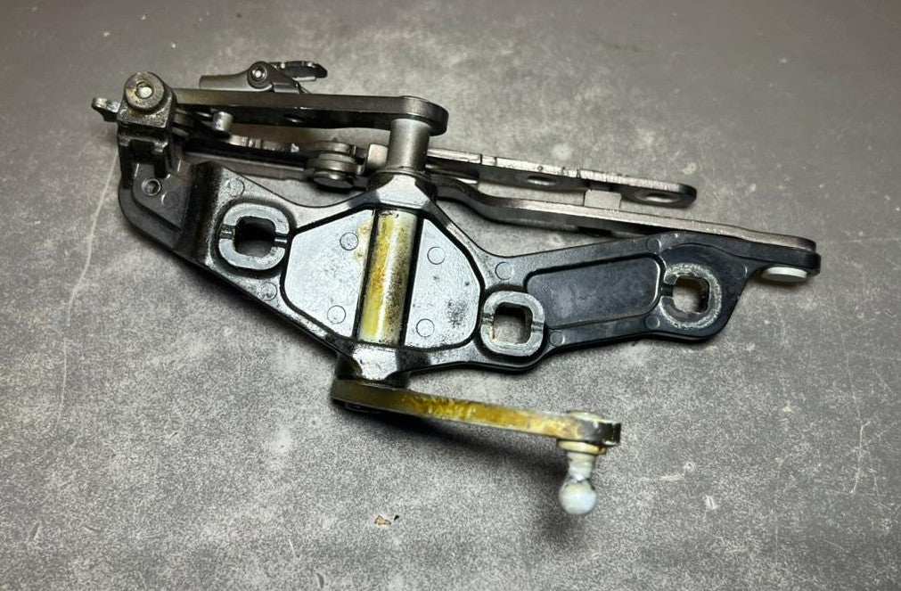 2007-2013 Mercedes-Benz S-Class W221 Front Right Side Bonnet Hinge A221 8800328