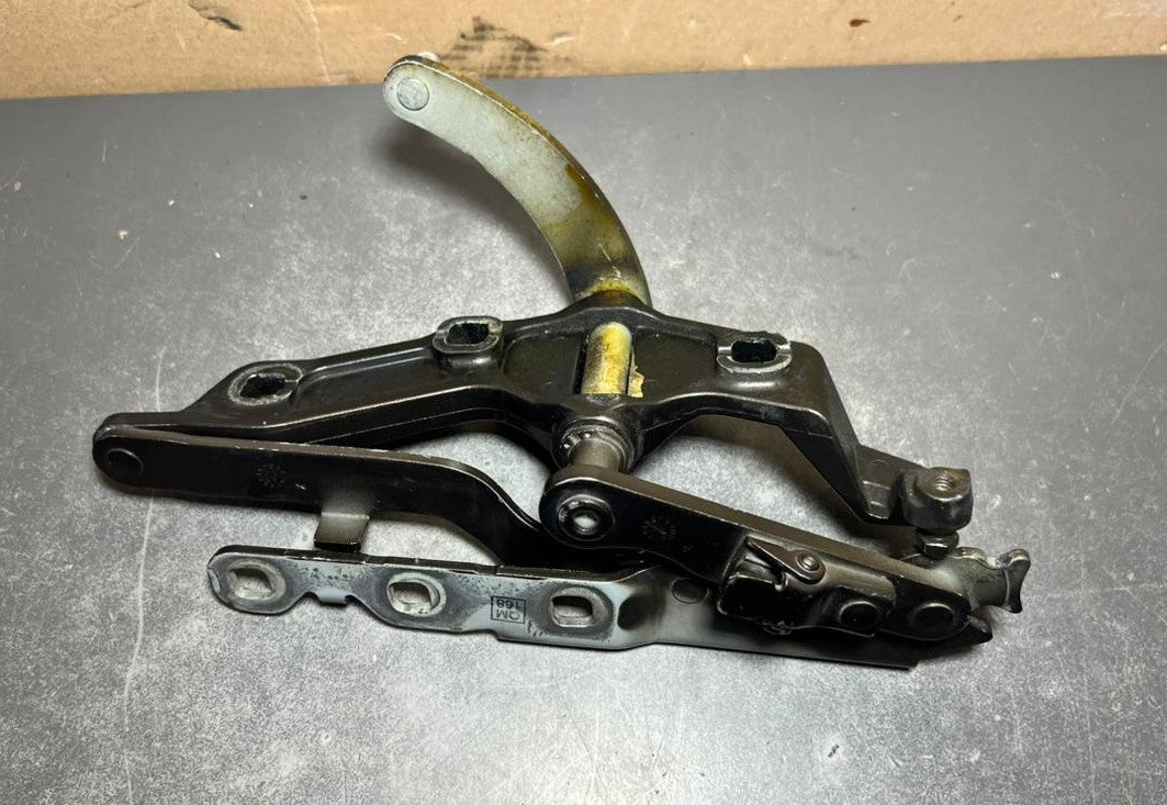 2007-2013 Mercedes-Benz S-Class W221 Front Right Side Bonnet Hinge A221 8800328