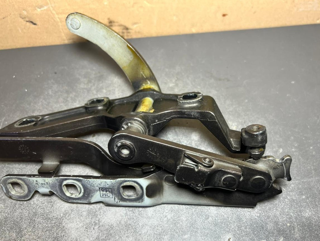 2007-2013 Mercedes-Benz S-Class W221 Front Right Side Bonnet Hinge A221 8800328