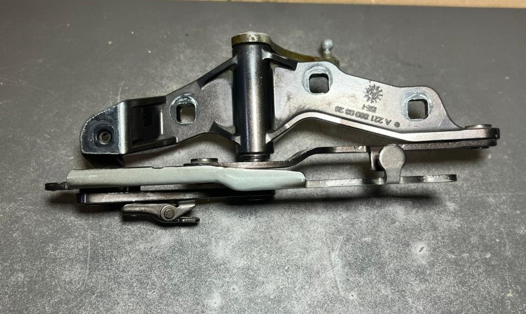 2007-2013 Mercedes-Benz S-Class W221 Front Right Side Bonnet Hinge A221 8800328