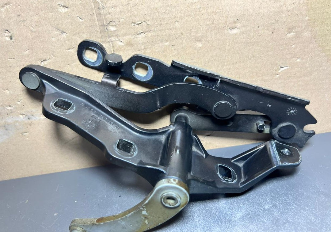 2007-2013 Mercedes-Benz S-Class W221 Front Right Side Bonnet Hinge A221 8800328