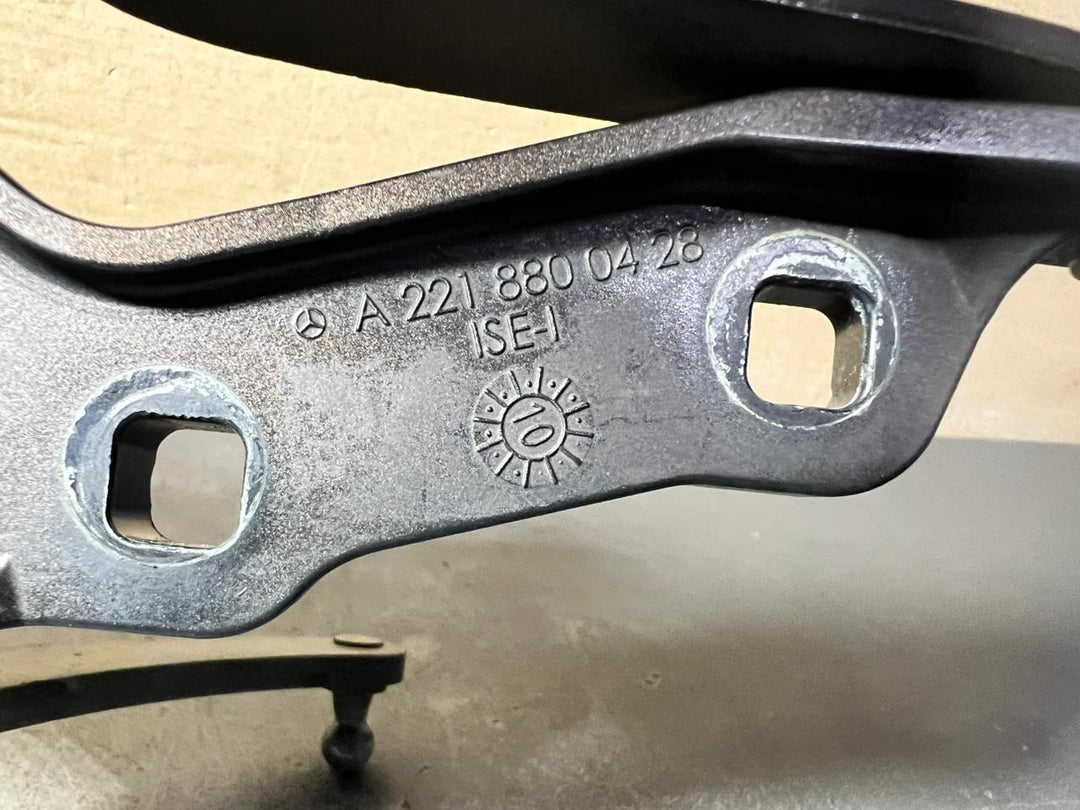 2007-2013 Mercedes-Benz S-Class W221 Front Left Side Bonnet Hinge A221 8800428